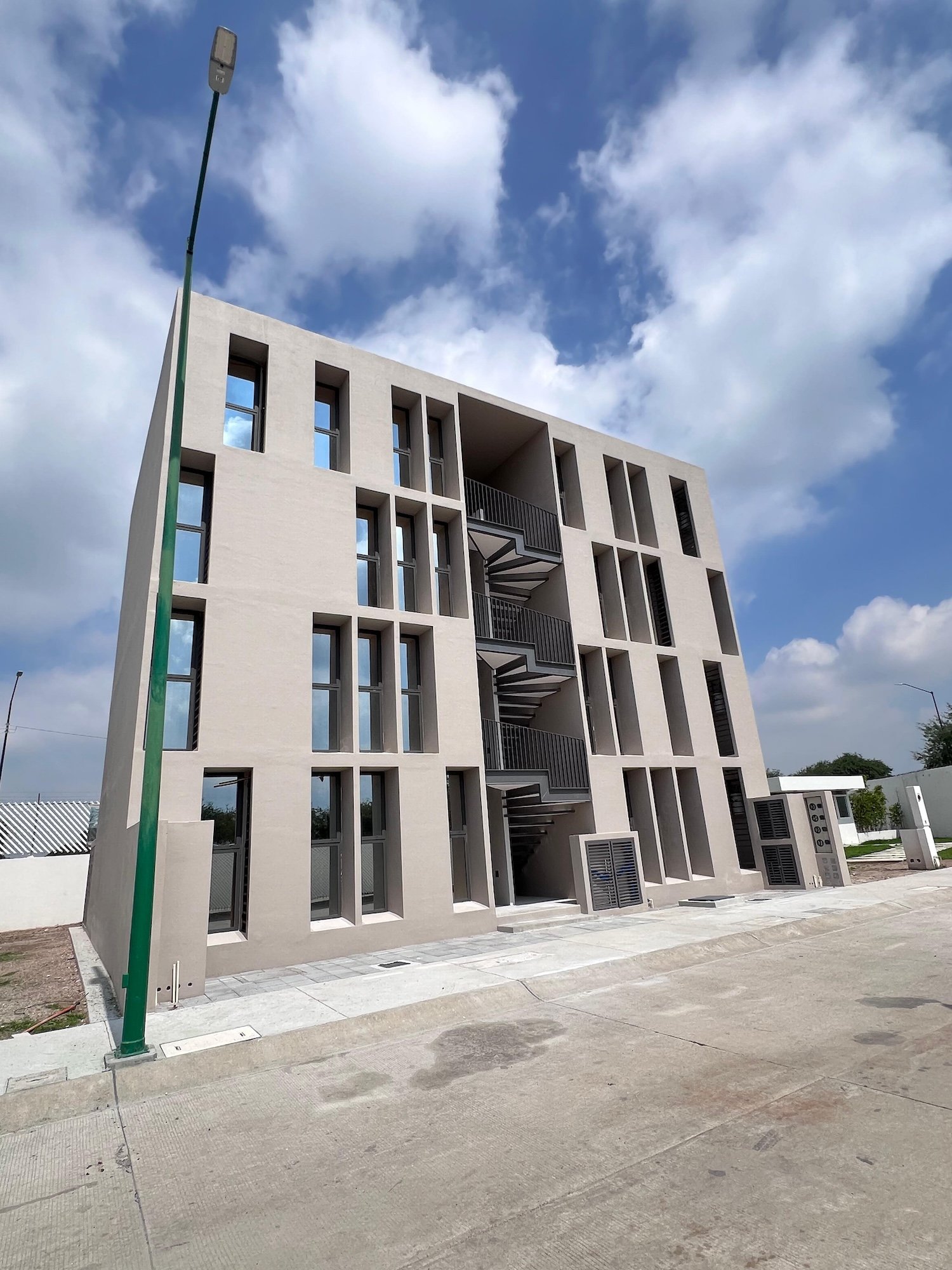 Fachada Almazara Modelo Sevilla, sur de León